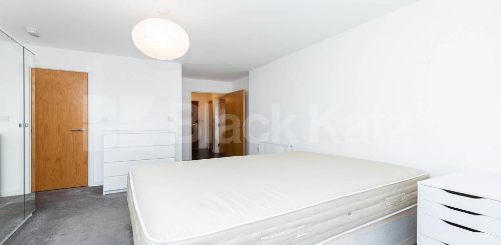 Contemporary large one bed minute to tube and shops   New Clocktower Place, Caledonian Road